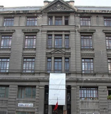 Vakıfta tarihi karar!
