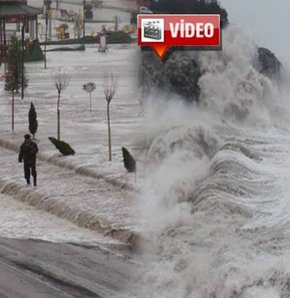 Tsunami gibi.. Sular 50 metre içeri girdi