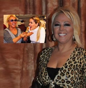 Safiye Soyman elleriyle besledi
