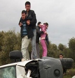 Engelli öğrencileri taşıyan minibüs devrildi!