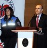 Kadın polis bakanı Kürtçe karşıladı