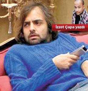 Orçun kız kazağı giyiyor