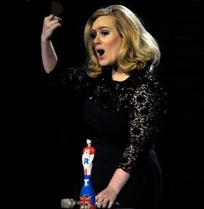 Adele'den şaşırtan hareket