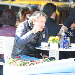 Enişte yalnız geziyor