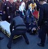 Dikkatsiz sürücü polise çarptı