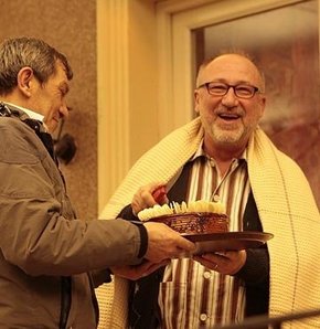 Yalan Dünya Dizisi Setinde Sürpriz Doğum Günü Partisi