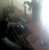 Kar maskesi vardı ama bir şeyi unuttu!