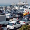 20 lira daha fazla para veren sıra beklemeden geçecek