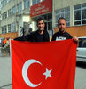 Bayrak yakan taraftarlar teslim oldu