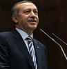 "Devlet tiyatro sahnesinden çekiliyor"