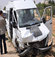 Otomobille minibüs çarpıştı