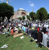 Ayasofya meydanında toplu namaz