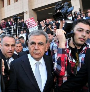 İzmir Büyükşehir Belediye Başkanı Aziz Kocaoğlu