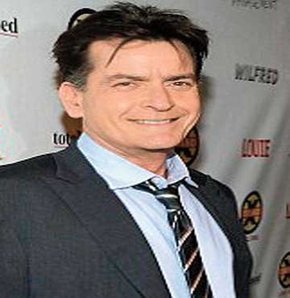Porno yıldızı Bree Olson, ünlü oyuncu Charlie Sheen'in sevişirken bile twit attığını açıkladı