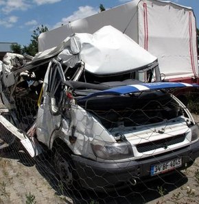 Ağrı'da katliam gibi trafik kazası, AĞRI, TRAFİK KAZASI, 13 ÖLÜ