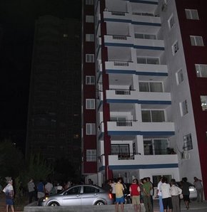 Adana'da balkondan atlayan genç kız canına kıydı