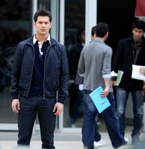 Emir artık tek başına