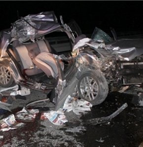 Ankara'da bir saat arayla meydana gelen iki ayrı trafik kazasında 8 kişi yaralandı.
