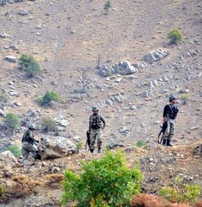 Tunceli'nin Hozat İlçesi'nde Yüceldi Jandarma Karakoluna kamyonla eylem yapmak isteyen bir grup PKK'lı, baskınla ilgili önceden ihbar alan güvenlik güçlerince etkisiz hale getirildi...