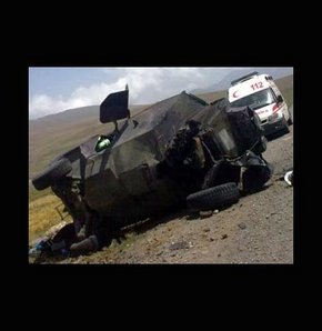 Allkollü sürücü zırhlı polis aracına çarptı