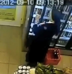 Bir rahibenin bir süpermarketteki bu görüntüleri dünyanın önde gelen gazetelerine haber oldu