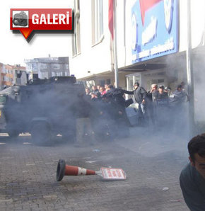 Tekirdağ'ın Şarköy ilçesinde işsiz 40 yaşındaki Uğur Özdemir, iddiaya göre limanda bira içen ve kendisine bira vermeyen çiftçi 37 yaşındaki Recep Kurt'u bıçaklayarak öldürdü.