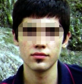 Hatay'ın Kırıkhan ilçesinde, bir süredir psikolojik sorunları olduğu öğrenilen lise öğrencisi, annesini öldürdükten sonra intihar girişiminde bulundu.