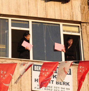 Pankart açtıkları için tutuklanan öğretmen ve öğrenci 6 yıl 8 ay hapisle cezalandırıldı