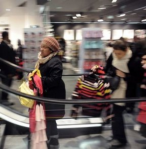 H&M, 1 Şubat'tan itibaren  eski giysileri toplayacak.