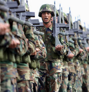 Emekli Uzman Erbaşlar Derneği (EMUZDER) Başkanı Esef Merdoğlu, son bir yıl içinde 8 bin uzman erbaşın istifa ettiğini belirterek, 2010 yılında 67 bin olan uzman erbaş sayısının 35 binin altına düştüğünü, terörle mücadele birliklerinde uzman erbaş kalmadığ