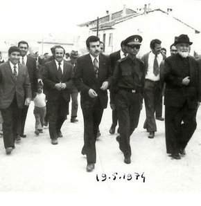 İçişleri Bakanı Muammer Güler, ilk kaymakamlığını yaptığı Denizli'nin Çal ilçesinde çalışkanlığı ve hoşgörüsüyle hatırlanıyor.