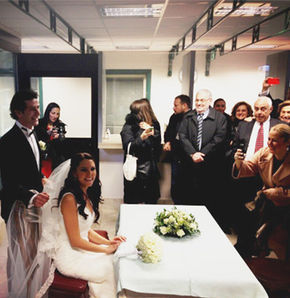 TV Habertürk'ün sevilen ekran yüzü Ece Üner ile CNN Türk'ün ekran yüzlerinden Deniz Bayramoğlu Roma'da evlendi. Roma Konsolosluğu'nda yapılan törende çiftin nikah şahitliğini Ciner Medya Yönetim Kurulu Başkanı Kenan Tekdağ ve CNN Türk Haber Genel Yayın Y