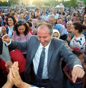Muharrem İnce Salihlili kadınlarla göbek attı