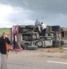 Ölümlü kazayı seyrederken TIR'ı devirdi