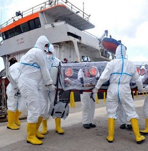 Türkiye Hudut ve Sahiller Sağlık Genel Müdürlüğü tarafından Antalya Limanı'nda düzenlenen tatbikatta, senaryoya göre domuz gribi belirtisi gözlenen 3 gemi personeline müdahalede bulunuldu.