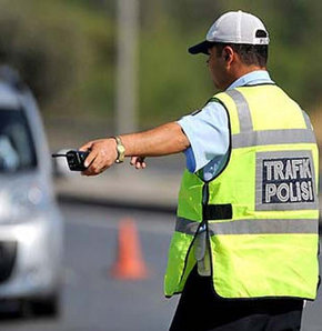 Polis yorgun ve uykusuz sürücüleri araçtan indirecek