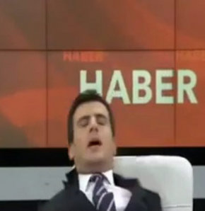Haber spikeri canlı yayında bayıldı, STV haber spikeri bayıldı, haber spikeri bayıldı, canlı yayında bayıldı, spiker canlı yayında bayıldı