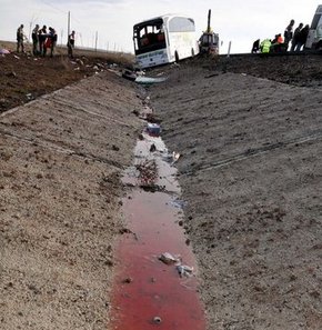 Otobüs kazaları, kış lastiği ve emniyet kemeri kullanmamak yüzünden oluyor