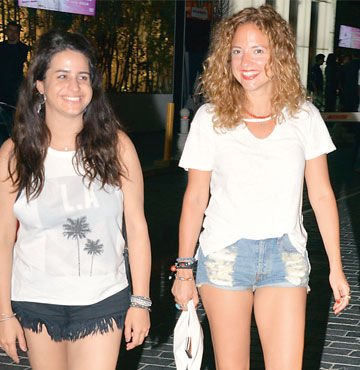 Kız kıza gece gezmesi