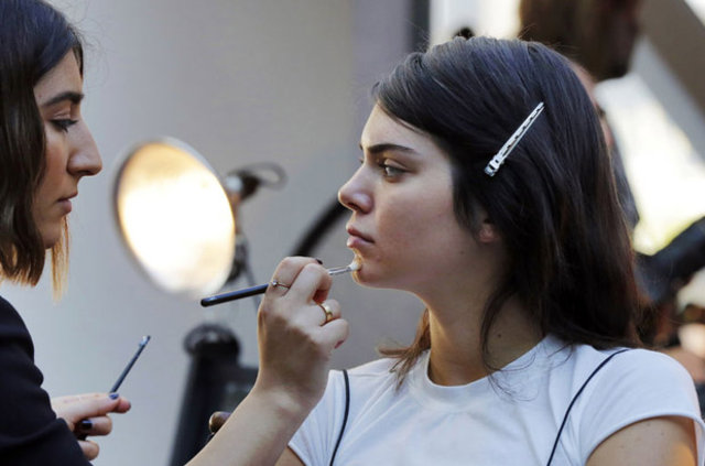 Ünlü isimlerin makyajsız halleri