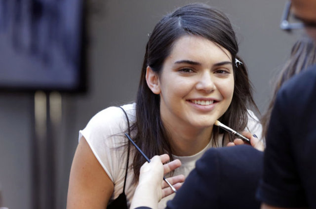 Ünlü isimlerin makyajsız halleri