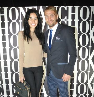 Caner'den Asena'ya büyük jest