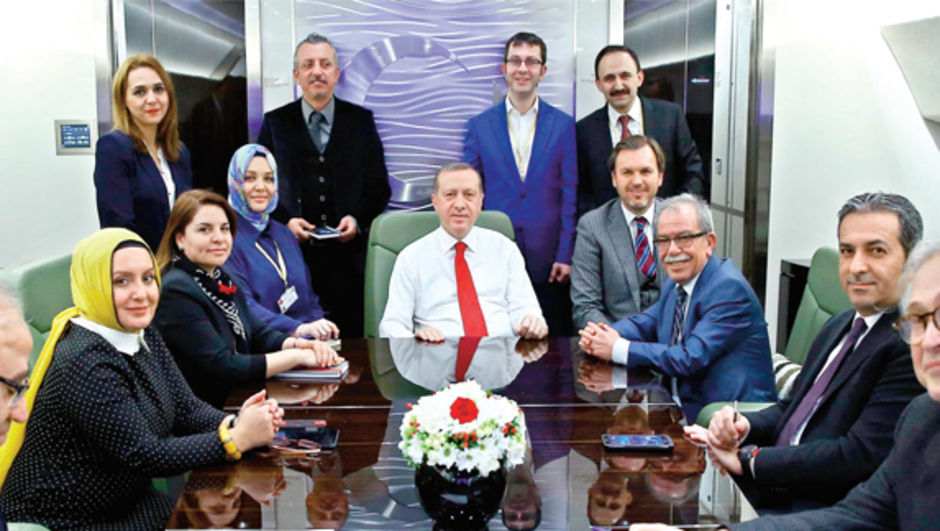 Cumhurbaşkanı Recep Tayyip Erdoğan Ukrayna dönüşü uçakta gazetecilere