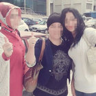 Zonguldak'ta aldatılan kadınlardan zafer pozu 