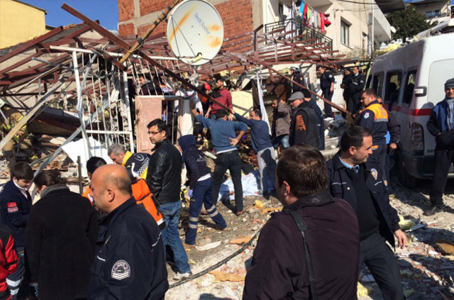 Buca'da Patlama: 1 Ölü 2 Yaralı