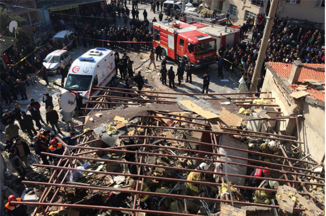 Buca'da Patlama: 1 Ölü 2 Yaralı