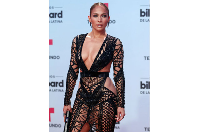 Ünlülerin olay yaratan kıyafetleri