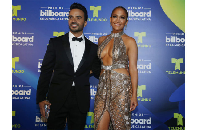 Ünlülerin olay yaratan kıyafetleri