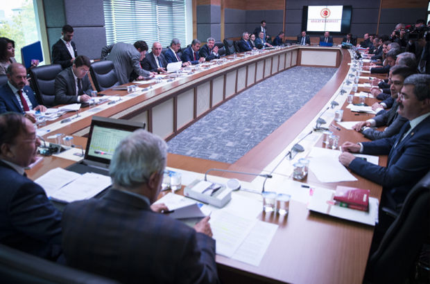 AK Partililer CHP önergesine el kaldırdı, bakan isyan etti!