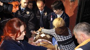 Adana'da karısıyla tartışan bir kişi evini ateşe vermek istedi